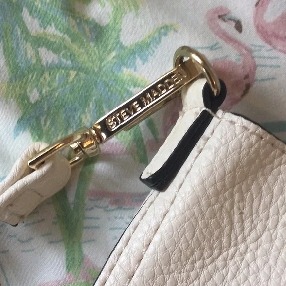 Steve Madden crossbody satchel handbag. Off white faux ivory pebbled leather. - Picture 4 of 10